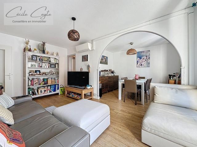 LA TRONCHE 38, rue Doyen Gosse Appartement 5 pièces