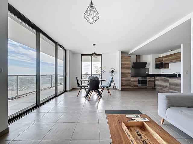 LA TRINITE APPARTEMENT DE STANDING DERNIER ETAGE 2 CHAMBRES VUE MER