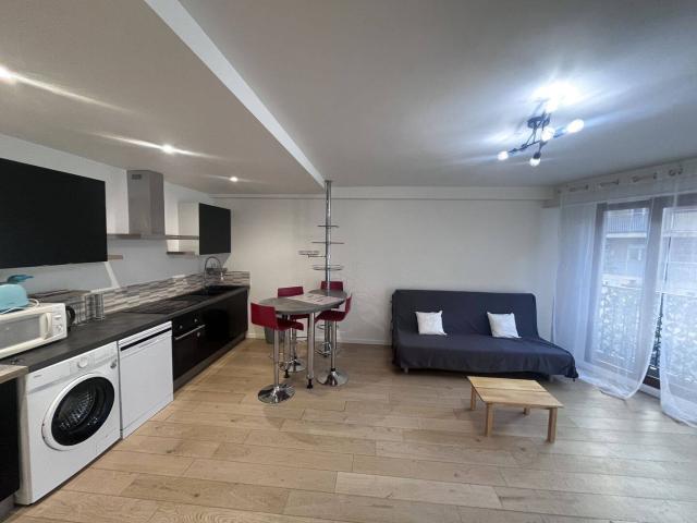 LA TRINITE CENTRE SPACIEUX 2P RENOVE MEUBLE CLIMATISATION
