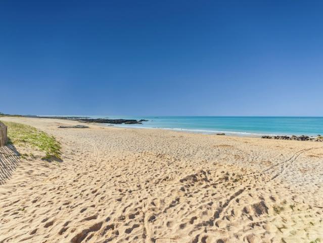 LA TURBALLE PLAGES ET CRIQUES A 4 MINUTES A PIED – VILLA PLAIN PIED 4 Chambres & 1 Dortoir – Jardin AU CALME, clos sans vis à vis Rénovation moderne et chaleureuse