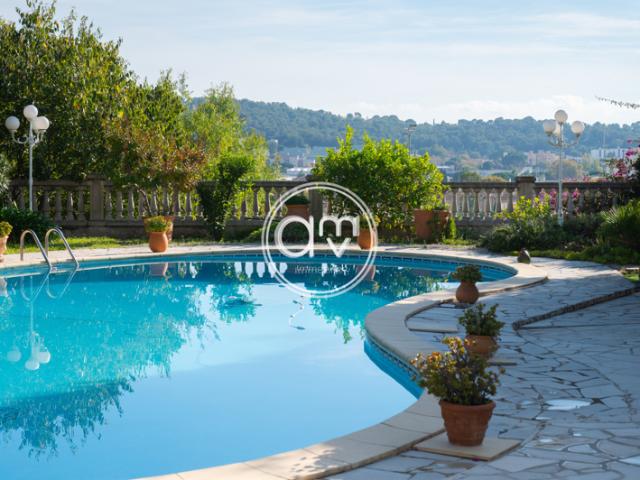 LA VALETTE DU VAR PROPRIETE DE CARACTERE 900m2 DE PARCEL