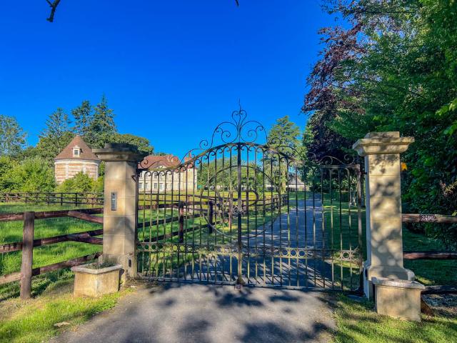La vie de château pour les amoureux des vielles pierres dans le doux Pays d'Auge