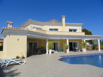 La villa consta de 2 plantas. La planta principal dispone de. 410m² Calpe Calp