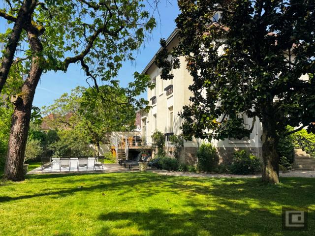 La Villa des Magnolias Une demeure familiale des années 30. 270m² Chalon sur Saône
