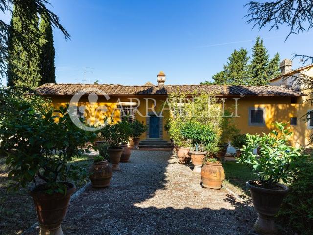La villa storica nel Chianti fiorentino con la parta padrona. 700m² San Casciano in Val di Pesa