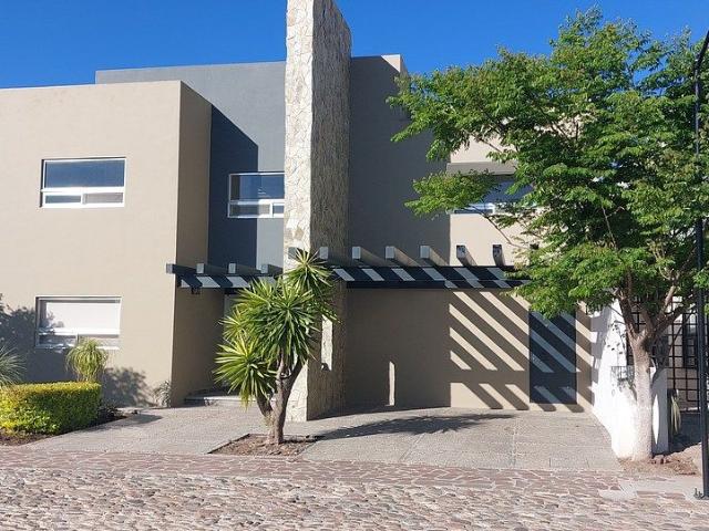 LA VISTA RESIDENCIAL!IMPECABLE! 4 RECS C/ BAÑO,UNA EN P.BAJA, DOBLE ALTURA