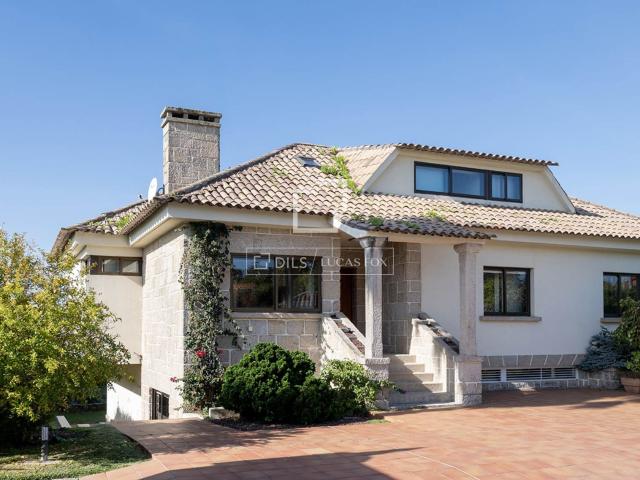 La vivienda se encuentra en una gran parcela privada de apro. 528m² Panxón