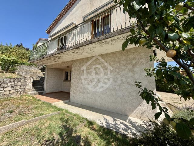 LA VOULTE SUR RHONE: MAISON ANNÉES 70 6 PIÈCES