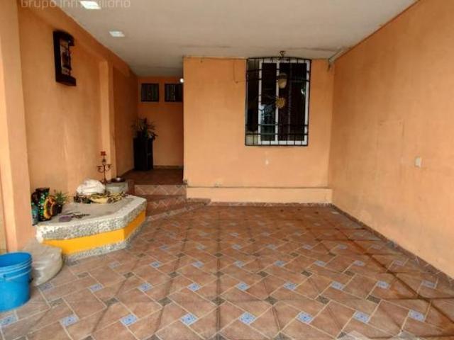 La Alborada Casa Con Ampliaciones a Unos Pasos de Centros Comerciales y Tren Suburbano