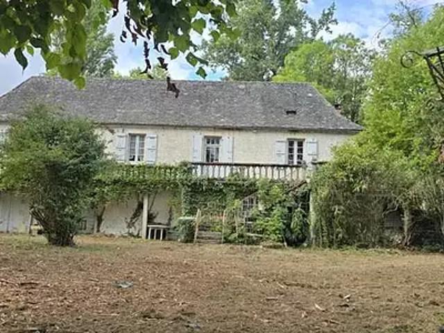 La Bachellerie 24210 Achat / Vente maison 7 pièces t7 au dernier étage parking