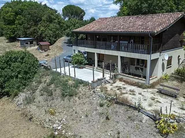 La Bachellerie 24210 Achat / Vente maison 5 pièces t5 au dernier étage parking