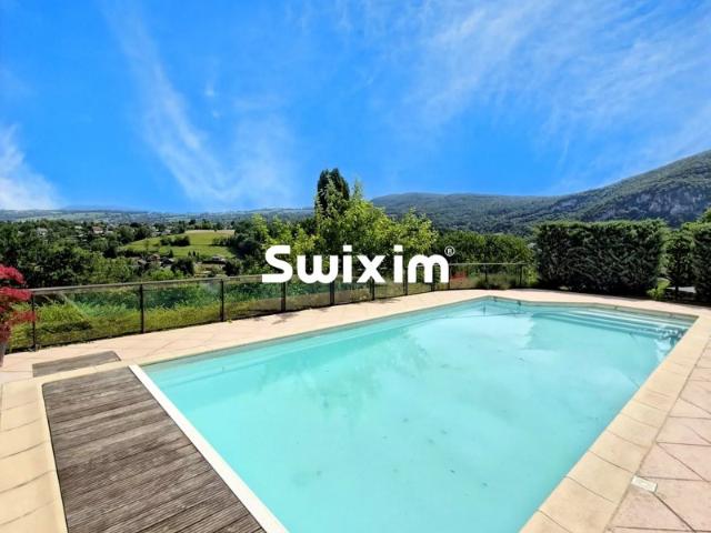 La Balme de Sillingy – Sur les hauteurs, maison d’environ 180 m² avec vue dégagée et piscine