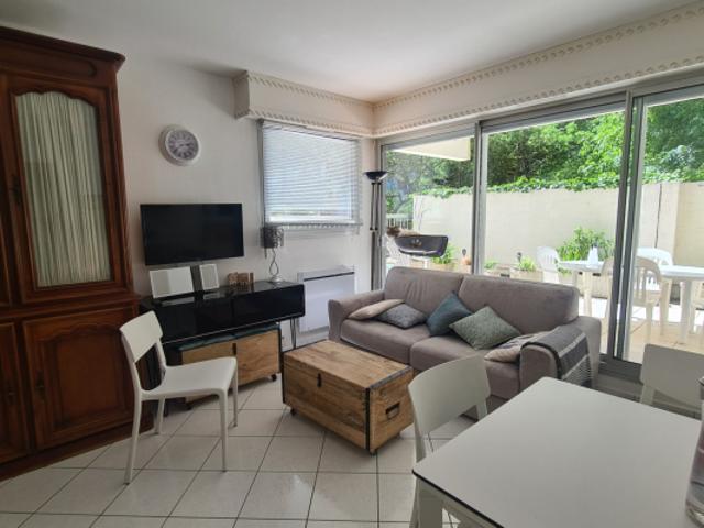 LA BAULE, AGRÉABLE T1 BIS AVEC UN VASTE EXTERIEUR