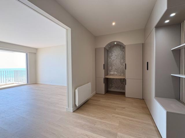 La Baule, FACE MER, De Gaulle Marché, superbe appartement rénové de 79 m² avec cave et place de parking en sous sol