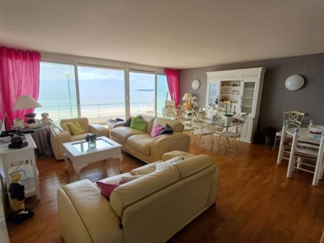 La Baule FACE MER, grand 4 pièces de 80 m² avec cave et GARAGE