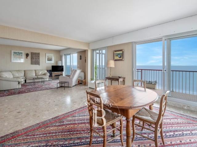 LA BAULE LAJARRIGE Appartement face à la mer de 125 m²