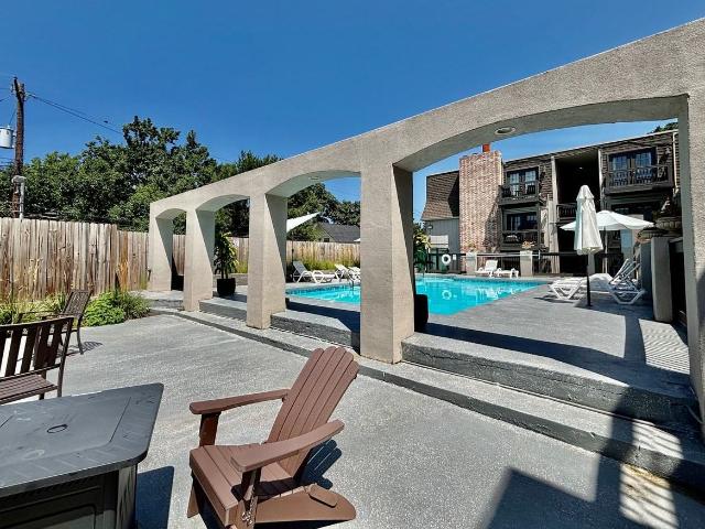 La Bobbi 2 Bedroom Apartment for Rent at 4410 Jarboe St, Kansas City, MO 64111 West Plaza