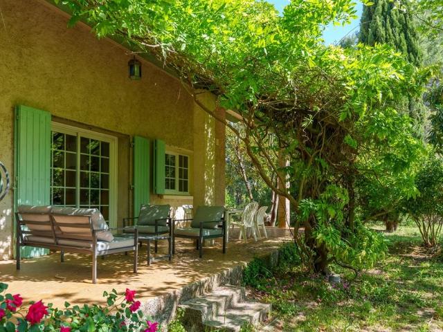 La campagne à proximité de Montpellier: Un petit cocon dans. 150m² Gignac