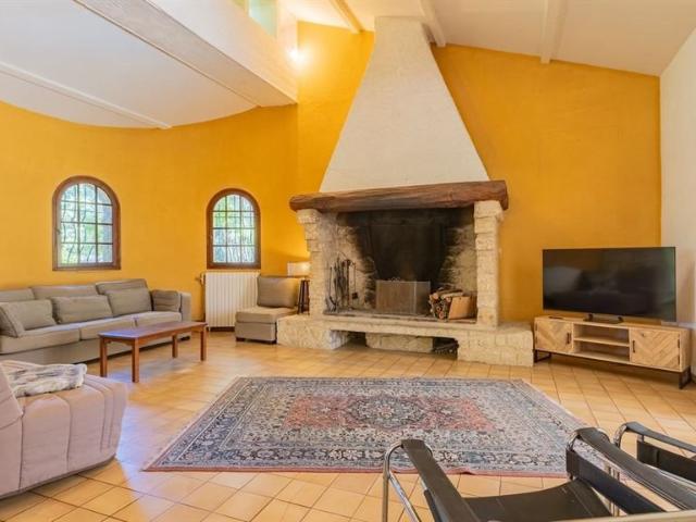La campagne à proximité de Montpellier: Un petit cocon dans. 150m² Gignac