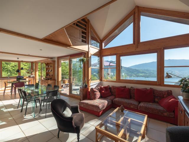 La Canopée, chalet d'architect bois surplombant le lac d'Ann. 222m² Talloires