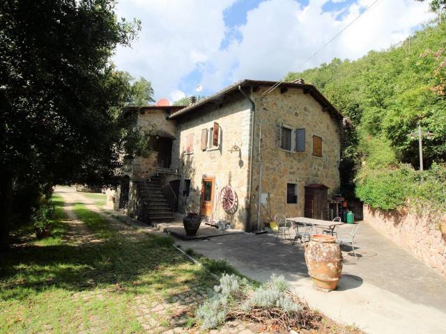 La casa nel bosco antico casolare ristrutturato in vendita. 300m² Pistoia
