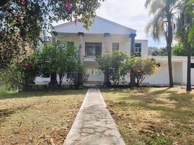 LA CASA BLANCA, LAS CAÑADAS, sobre una privada, en una superficie plana