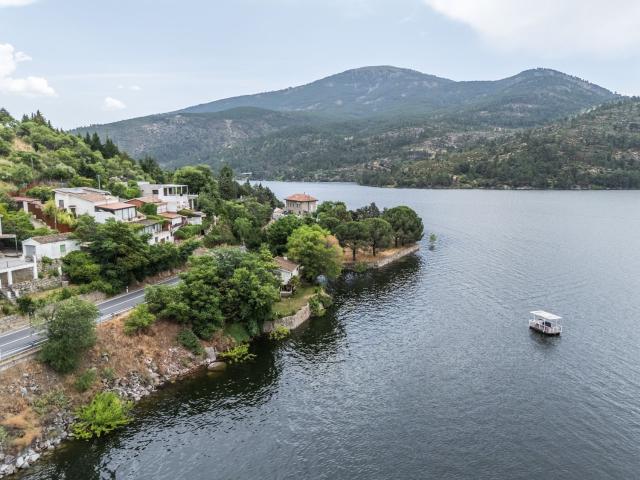 ^La Casa Del Lago – Chalet Exclusivo Con Acceso Directo Al. 0m² Las Cruceras