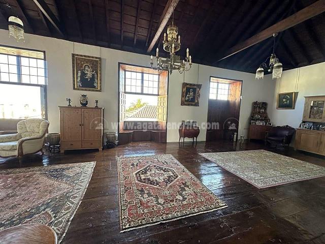 La casa fue construida en el siglo Xviii y tiene una superfi. 499m² Los Pajares