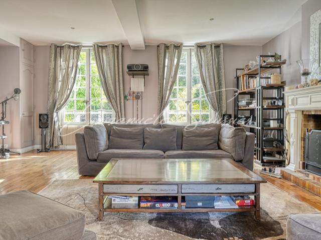 La Celle Saint Cloud Maison de caractère 9 pièces piscin. 227m² La Celle Saint Cloud