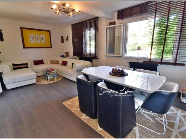 La Chaussée d'Ivry – Maison familiale avec piscine, sous sol total et terrain de 2 788 m²