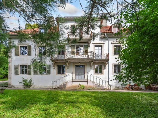 La Chaux de Fonds, magnifique appartement de 3 pièces dans une maison de maître