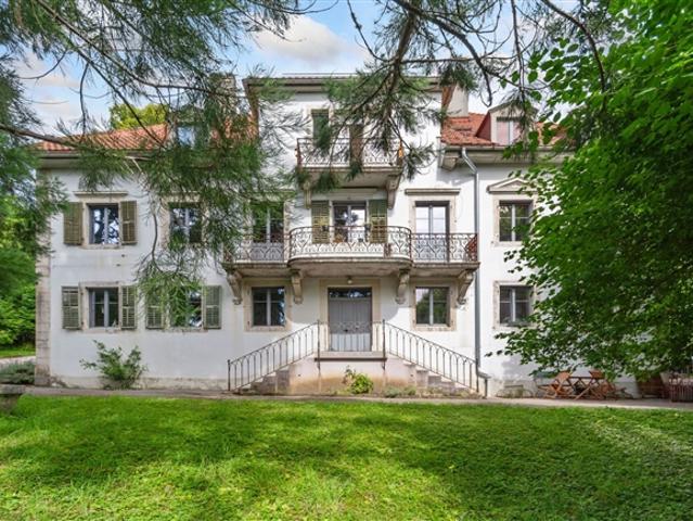 La Chaux de Fonds, prächtige 3 Zimmer Wohnung in einem Herrenhaus