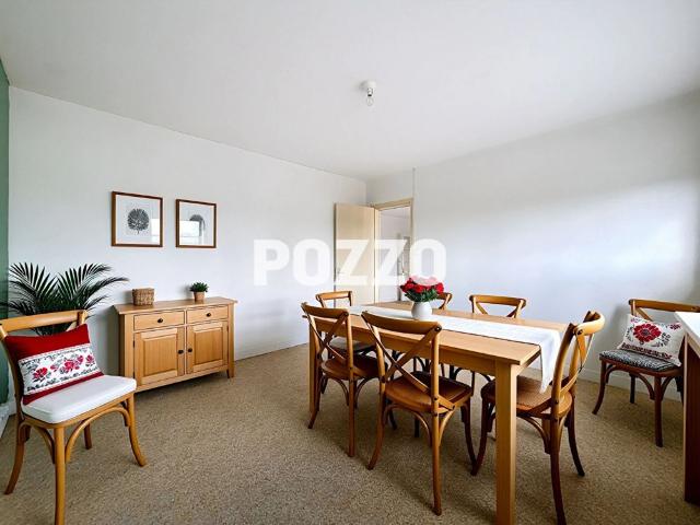LA CHAISE BAUDOUIN: appartement T4 101 m² à louer