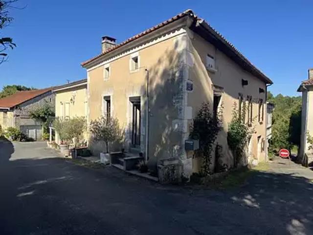 La Chapelle Montmoreau 24300 Achat / Vente maison 4 pièces t4 au dernier étage