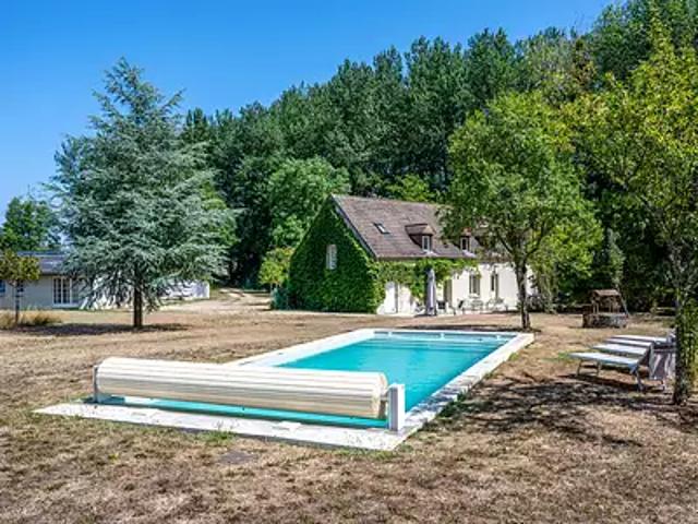 Sancergues 18140 Achat / Vente maison 12 pièces t12 au dernier étage piscine