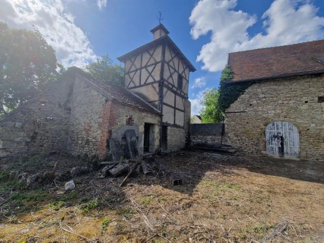 La Commanderie du XIIIème et sa Longère du XVIème 185m² Saint Pourçain sur Sioule