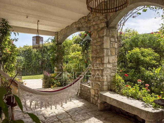 La Colle sur Loup Au coeur du village 354m² La Colle sur Loup