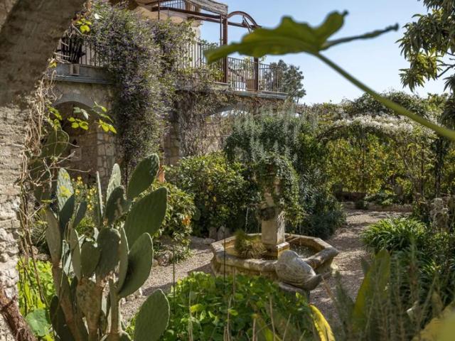 La Colle sur Loup Cloître du 17ème siècle à vendre