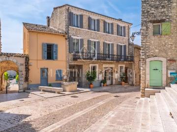 La Colle Sur Loup Elegante Maison De Village Renovee Avec. 192m² La colle sur loup