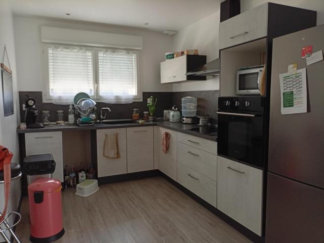LA COTE, joli appartement de type F4 avec terrasse et petit terrain