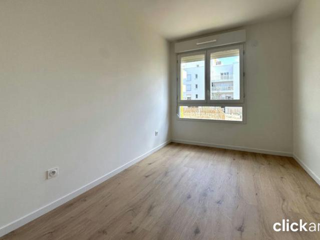 La Courneuve – Élégant 3 pièces lumineux avec parking