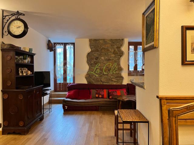 La Clé immobiliare e servizi propone appartamento quadrilocale in affitto a Centro Courmayeur rif. A314