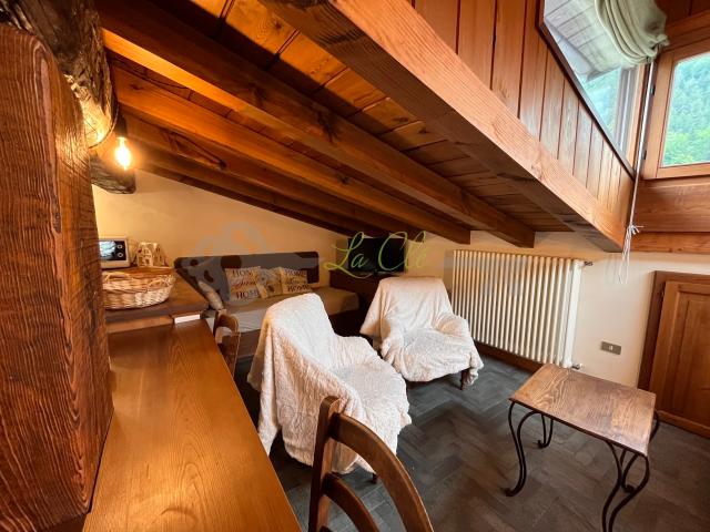 La Clé immobiliare e servizi propone appartamento trilocale in affitto a Centro Courmayeur rif. A275