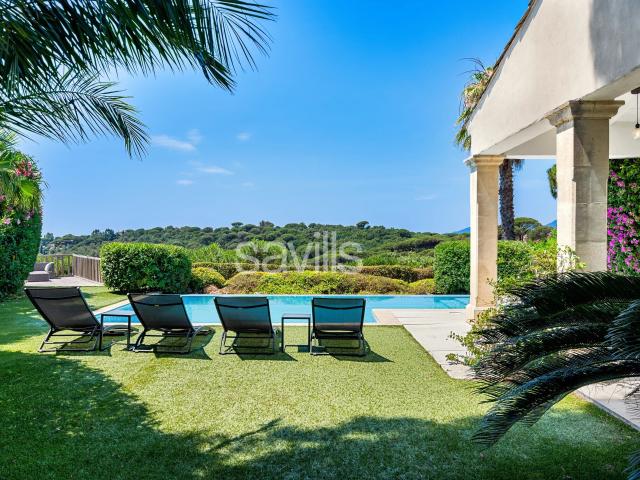 La Croix Valmer – Villa avec vue mer et piscine à débordement