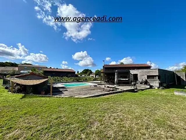 La Crèche 79260 Achat / Vente maison 10 pièces t10 au dernier étage piscine