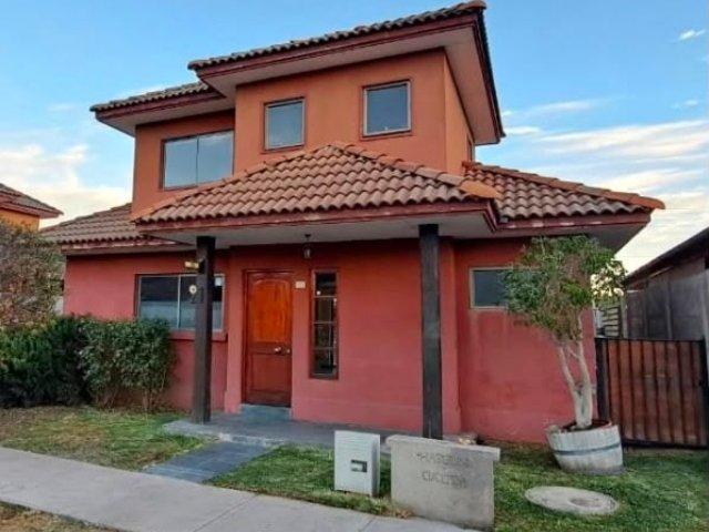 LA CRUZ / ARRIENDO CASA 3D 3B 1EST CONDOMINIO