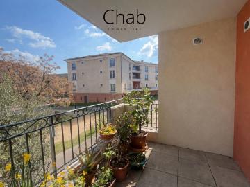 La Destrousse Chab Immobilier vous propose à la vente cet. 43m² La Destrousse