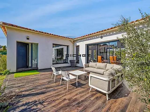 La Destrousse 13112 Achat / Vente maison 4 pièces t4 au dernier étage piscine