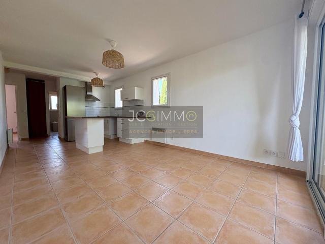 La Farlède Appartement de type 2 au 1er étage d'une surface de 44.35m2 Terrasse Parking commun