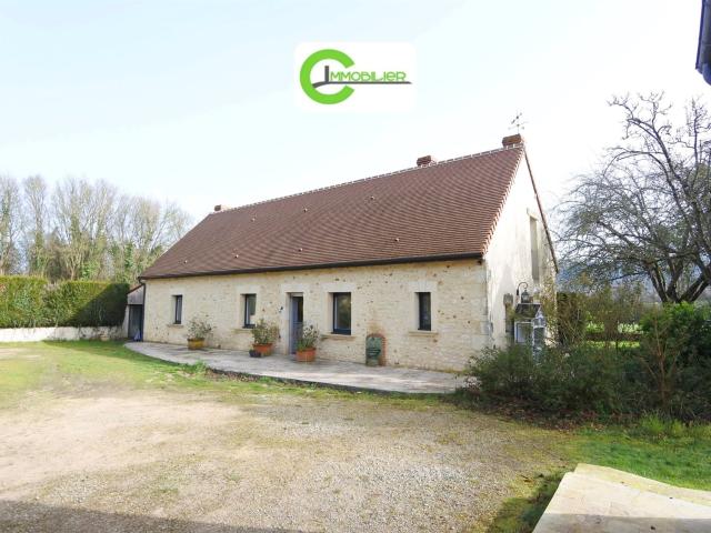 La Ferte Bernard: proche gare et commodités 335m² La Ferté Bernard